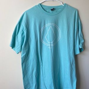Volcom T in Aqua size XL